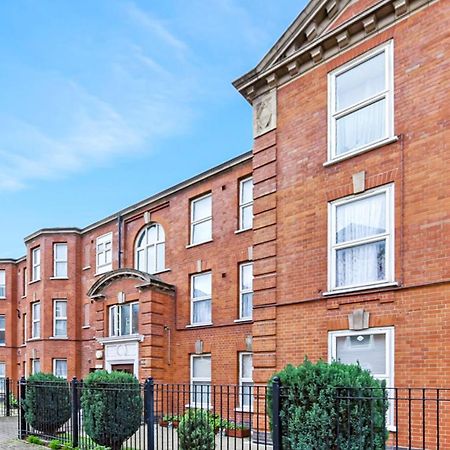 Family Friendly, Zone 2, 2 Beds, Overground 런던 외부 사진