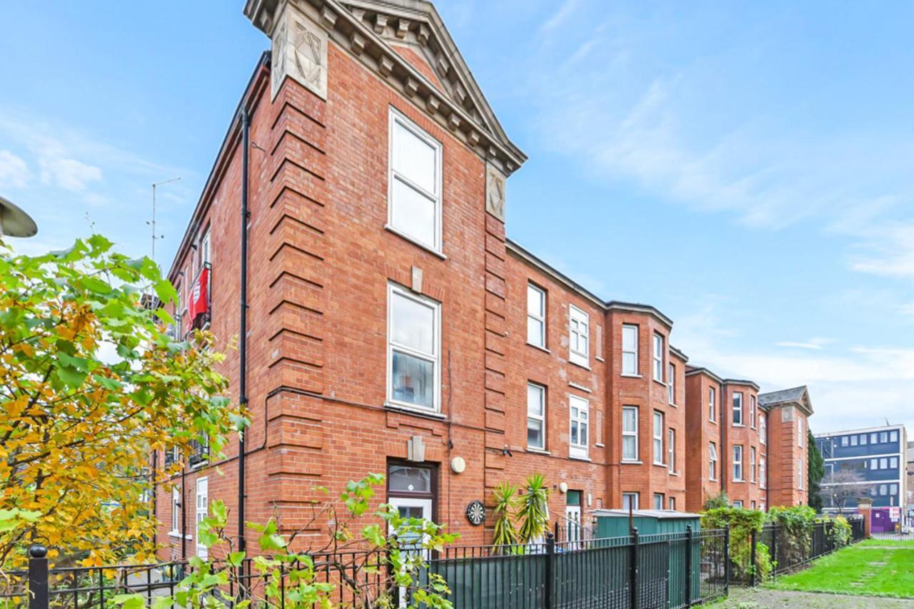 Family Friendly, Zone 2, 2 Beds, Overground 런던 외부 사진